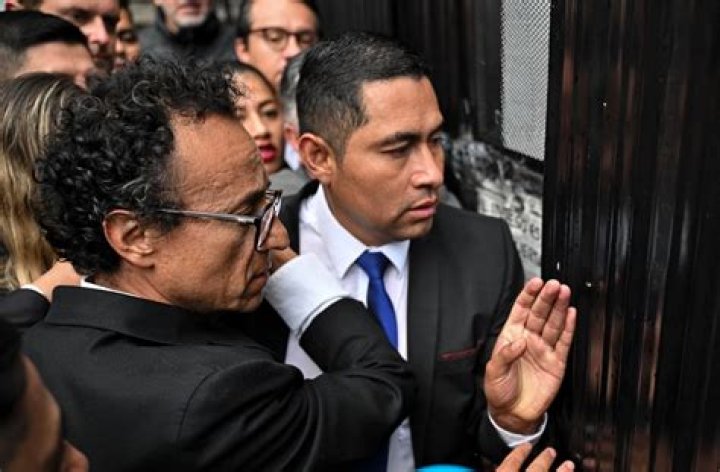 Party of slain Ecuador candidate taps reporter as replacement