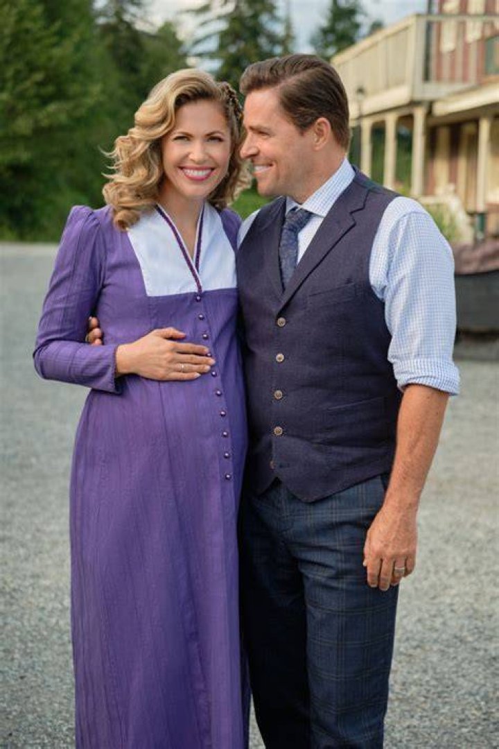 Pascale Hutton and Kavan Smith.
