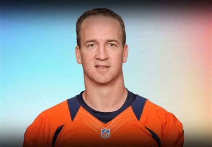 Peyton Manning's son Marshall overshadows him during pregame warmups