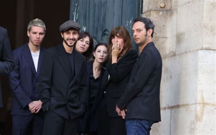Photo Marlowe (fils de Lou Doillon), Ben Attal, Charlotte Gainsbourg