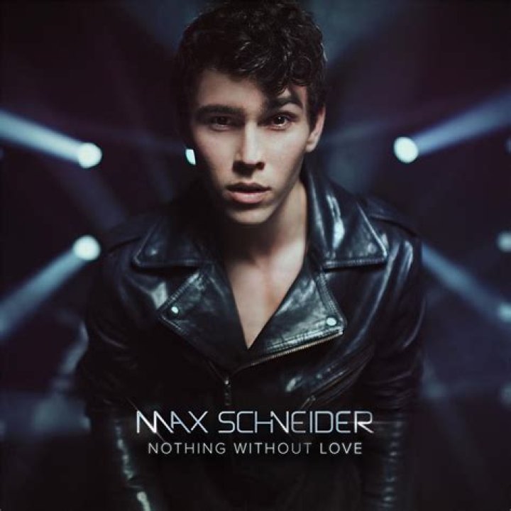 Photo singer max schneider and wife emily first child 02