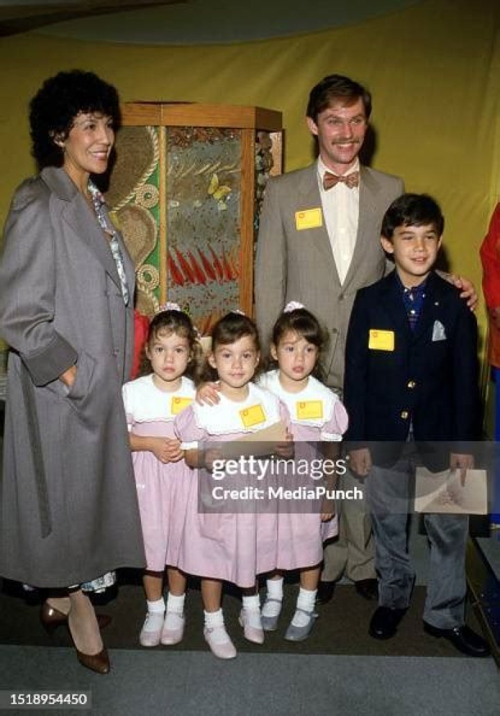 Pilar Alma Thomas et Richard Thomas 'Le Waltons' star dehors et environ