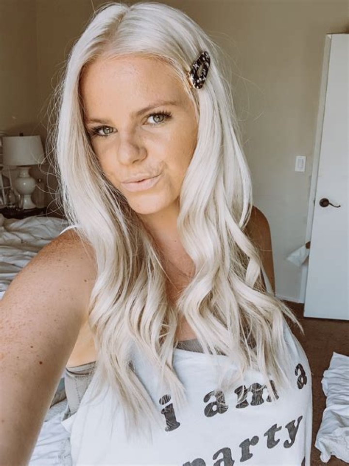 Platinum blonde . Mom selfie in 2020 Platinum blonde, Creamy blonde