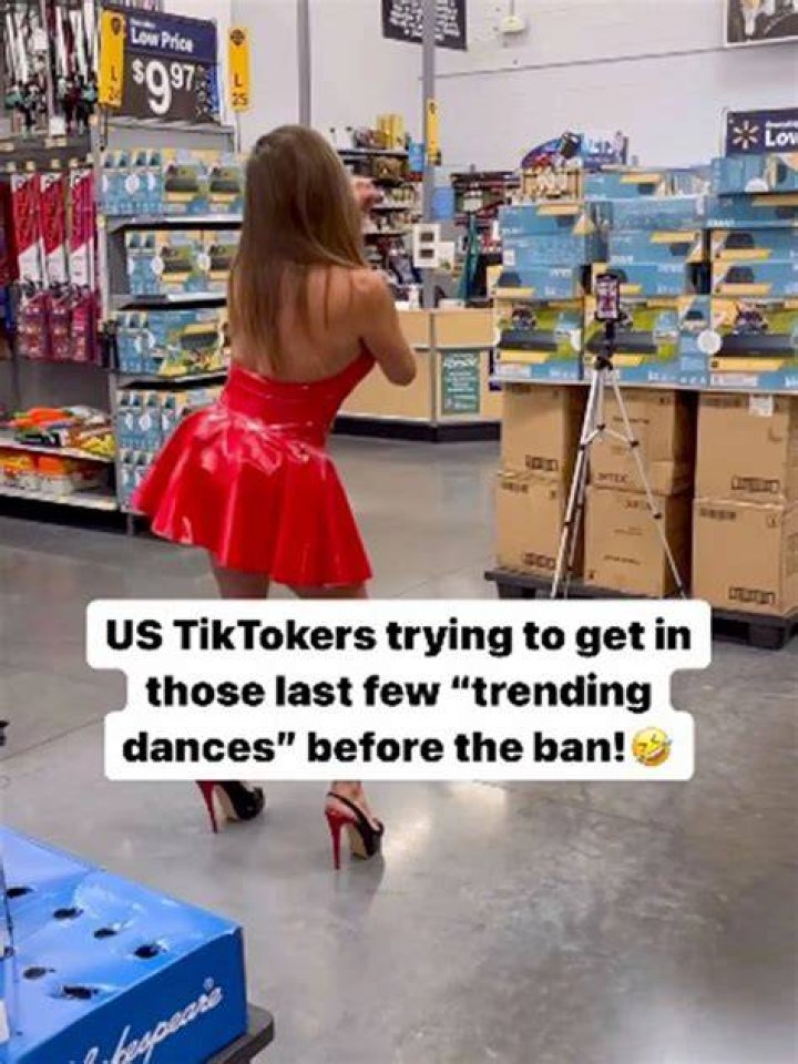 Playboy model kicked out of mall after stripping down, uses BODY PAINT