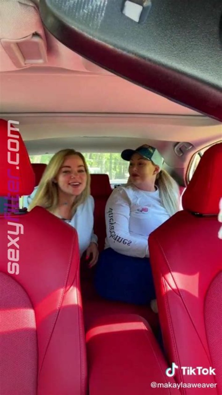 Pretty Makayla Weaver Shows Butt in a Car