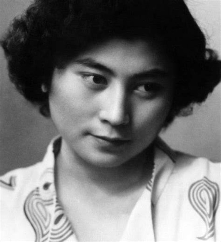 Rare Portraits of Yoko Ono in the Early 1960s, Before She Married John