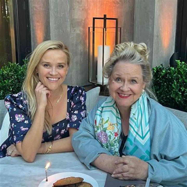 Reese Witherspoon & Betty Reese from Parents as Red Carpet Dates E! News
