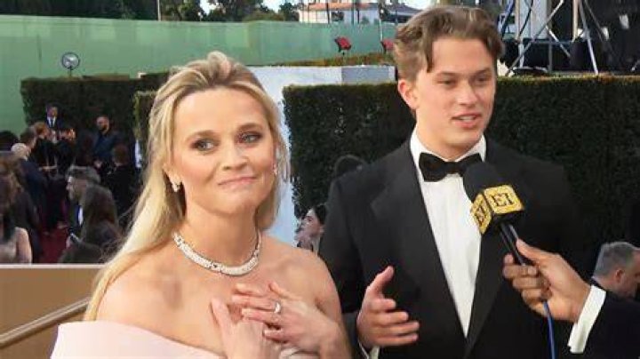 Reese Witherspoon’s Height Looks Taller With Her Monochromatic Hack