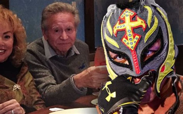 Rey Mysterio parents Meet Roberto and Maria