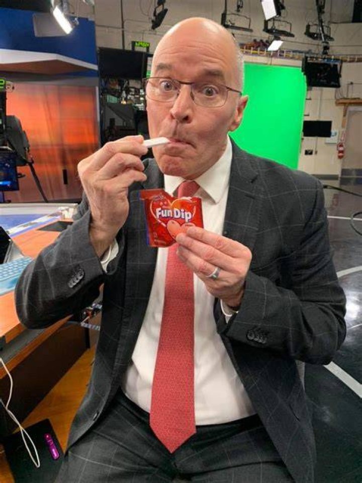 Russell Rhodes Bio, Age, Fox 13 News, Family, Husband, Salary , Twitter