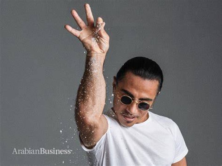Salt Bae Mega粉丝说,在开会期间耸了耸肩后,厨师不再是“他的英雄” 必威杯足球