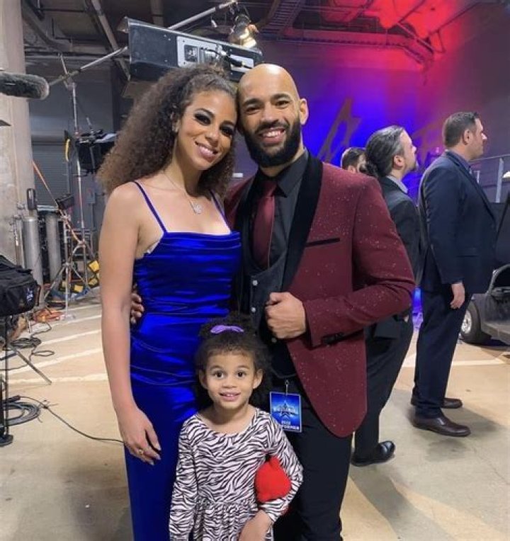 Samantha Irvin with her daughter Myra in 2022 Fashion, Wwe superstars