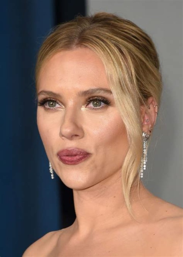 Scarlett Johansson Smoking Scarlett Johansson Smoking, Scarlet