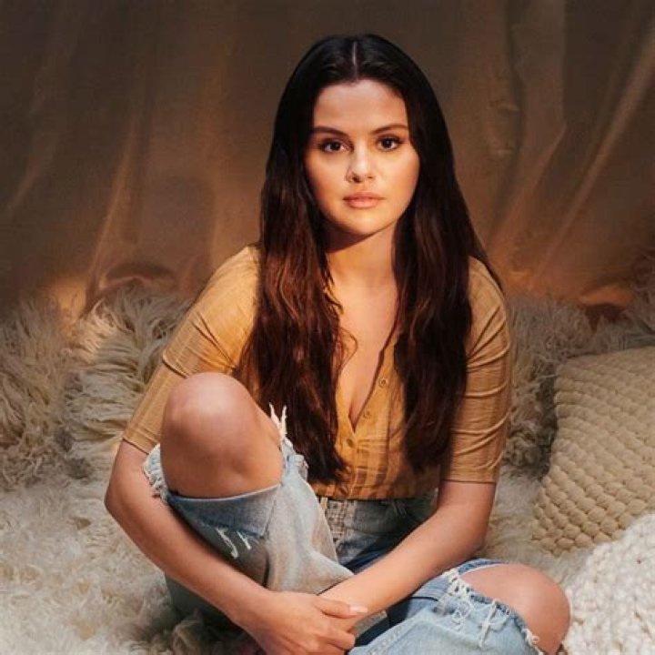Selena Gomez Movie Date with Pregnant Mom Mandy! Photo 2883389