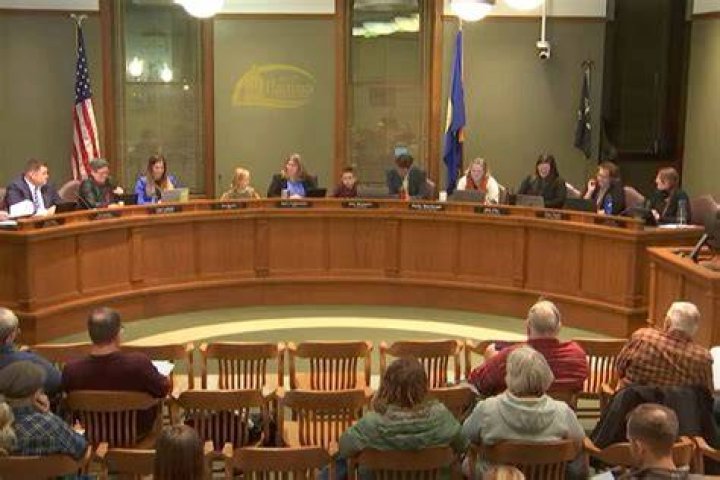 Senate Unanimously Approves Resolution to Restore Formal Dress Code