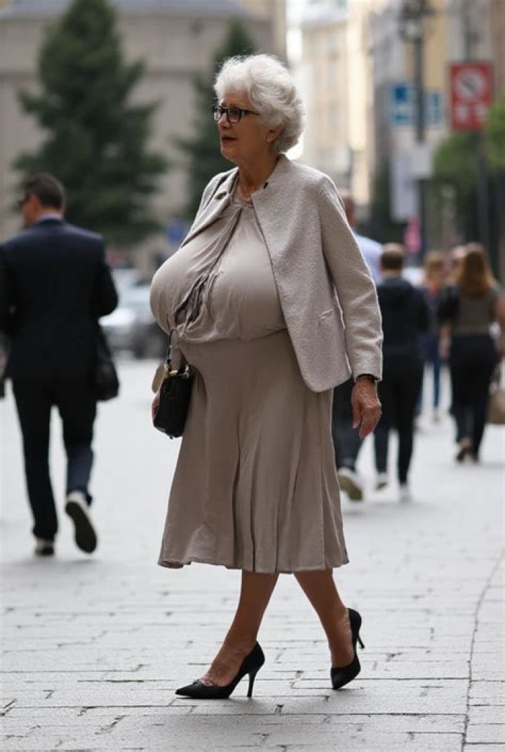 Sexy Granny Big Boobs Mature Female Busty Women Wife Hot Art 8X10 Photo