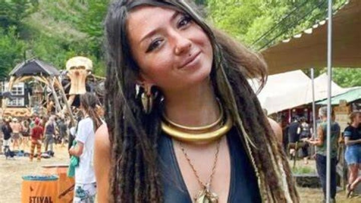 Shani Louk est&aacute; viva; novia de mexicano reh&eacute;n de Hamas