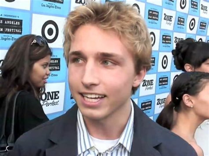 Shayne Topp Wiki, Bio, Age, Girlfriend, Salary, Gay, Net Worth, Parents