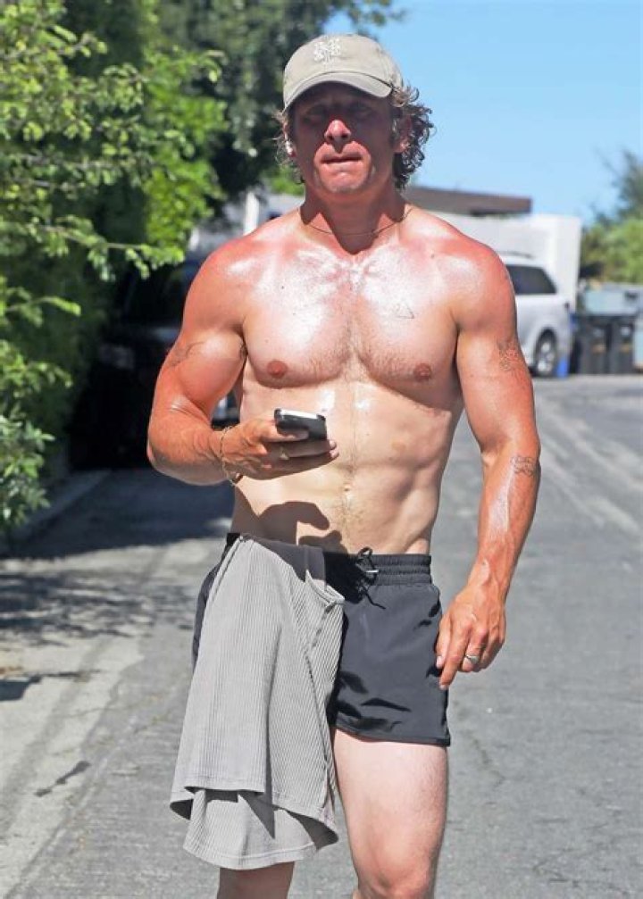 Shirtless Jeremy Allen White Breaks a Sweat PostWorkout Photos