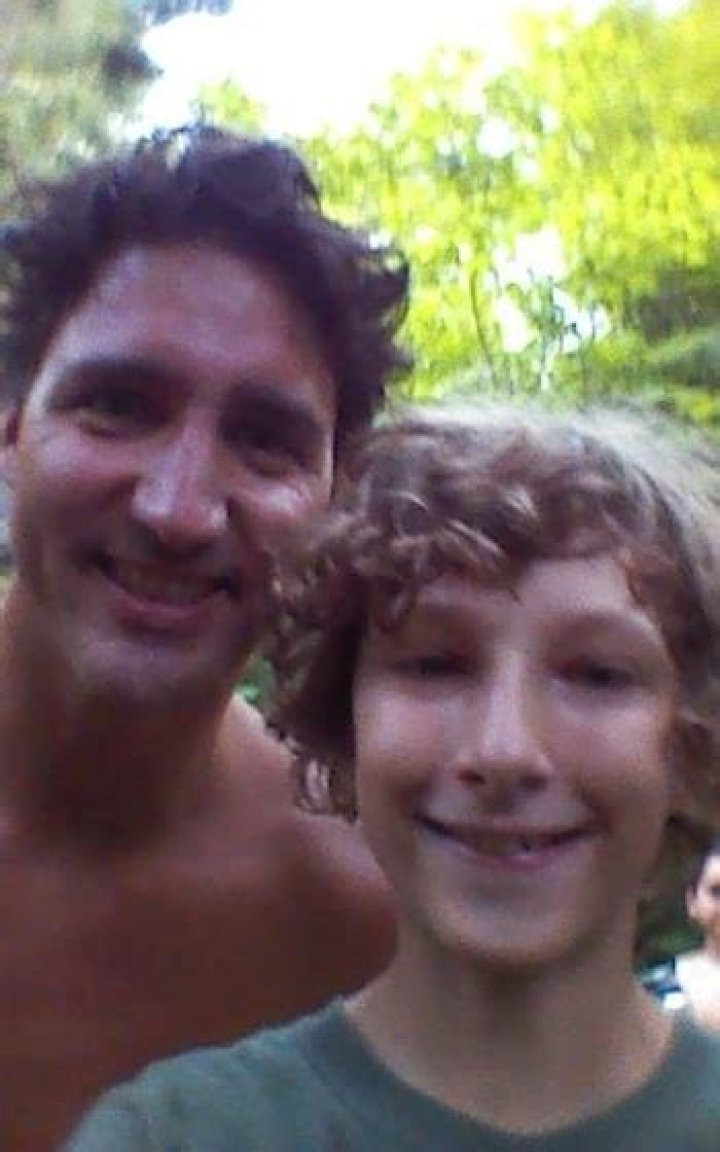 Shirtless Justin Trudeau photobombs beach wedding CNN