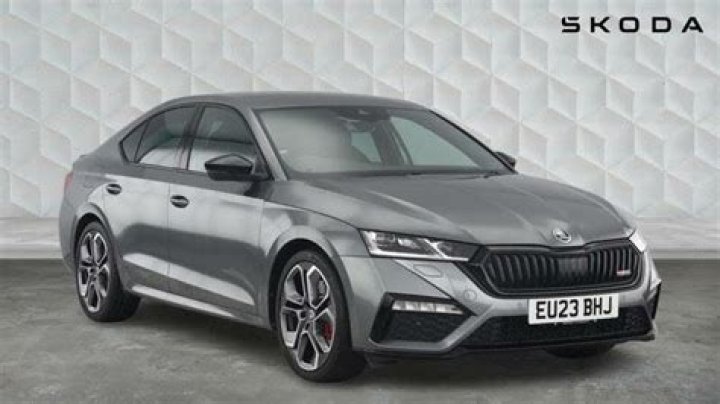 SKODA Octavia vRS Hatch (2017) 2.0 TSI vRS 245