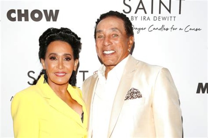 Smokey Robinson Net Worth January 2024, Salary, Age, Siblings, Bio