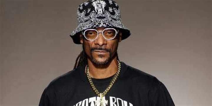 Snoop Dogg's Daughter Cori Broadus Wears FormFitting Neon Yellow Top