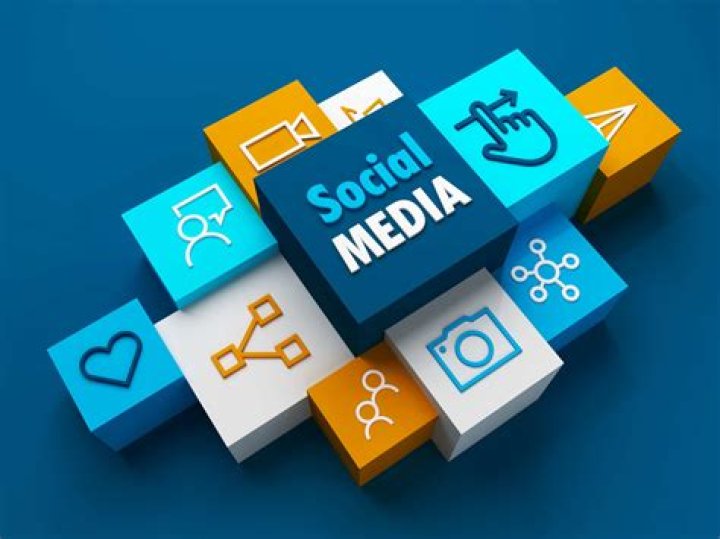 Social Media, Carmelo-maika