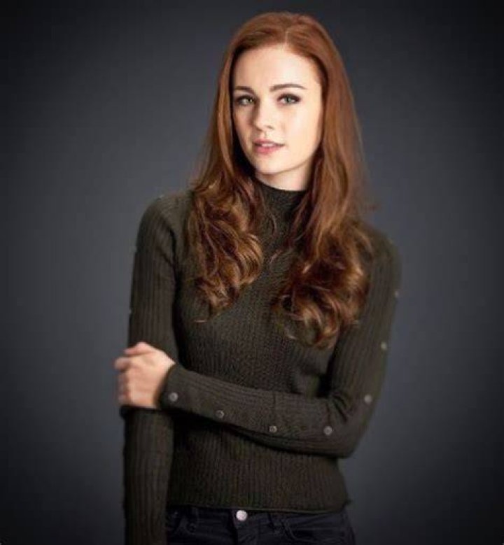 Sophie Skelton as Young Lily Evans Potter Lily evans, Pretty face
