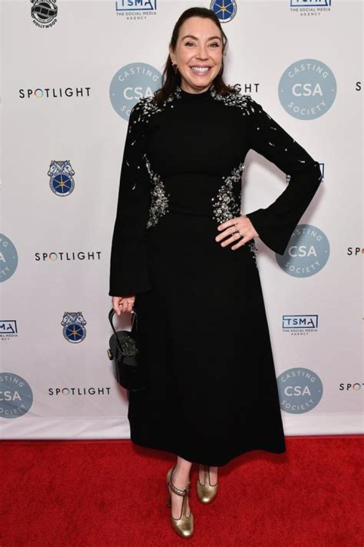 Stephanie Courtney [Profiles] &bull; Instagram, Twitter, TikTok Foller