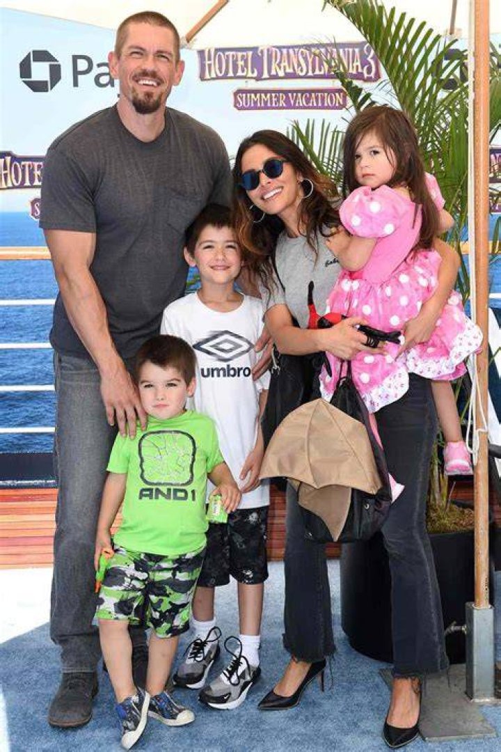 Steve Howey Kids With His Wife Sarah Shahi, Family Ethnicity