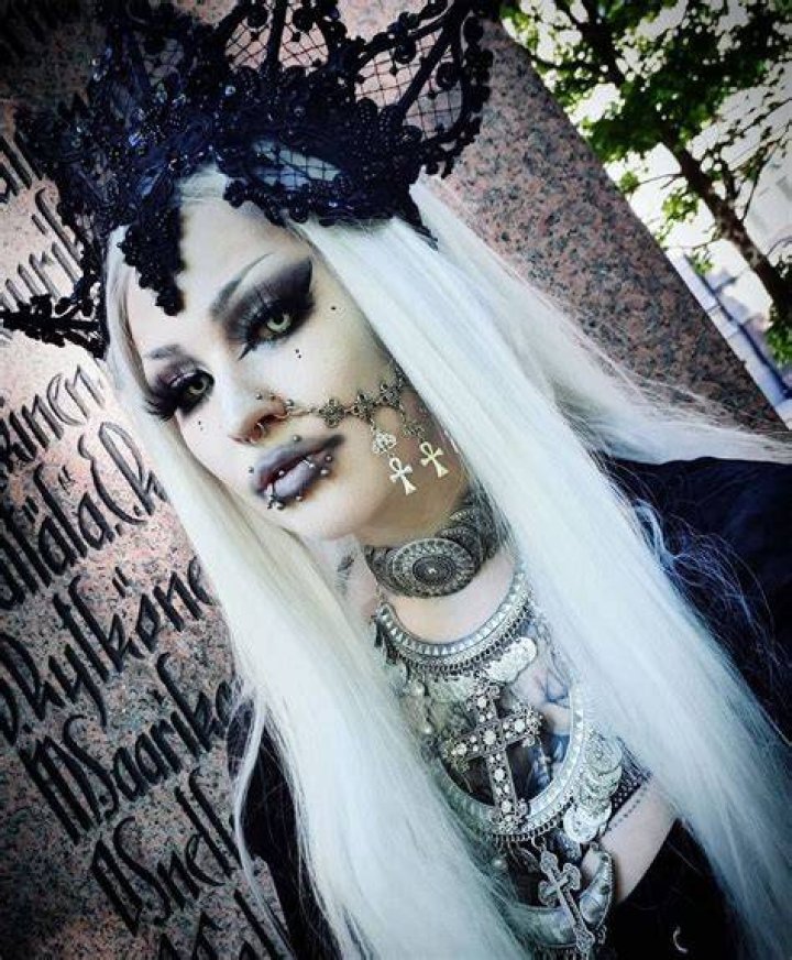 Summer goth outfits, Goth beauty, E girl