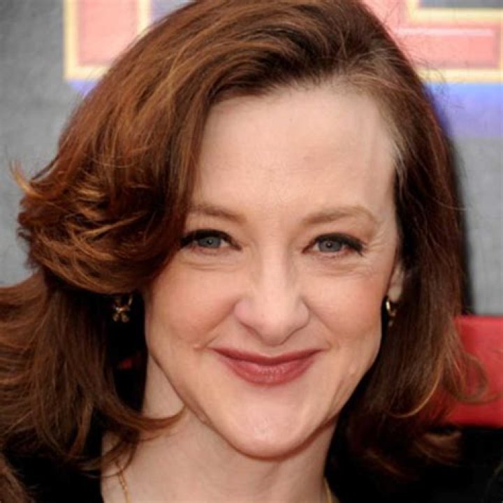 SwashVillage Joan Cusack Biografie