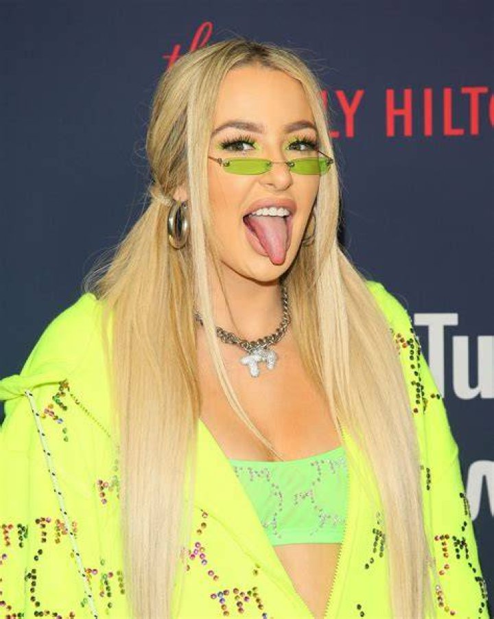 Tana Mongeau Hot