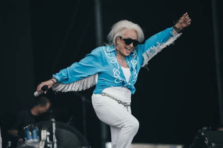 Tanya Tucker shares her recovery progress after undergoing hip surgery