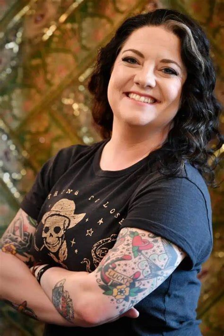 The Biography of Ashley McBryde Including Her Parents, Dating Life