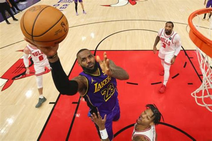 The king of NBA revealed his weird hobby "I like to wear pink, skirts