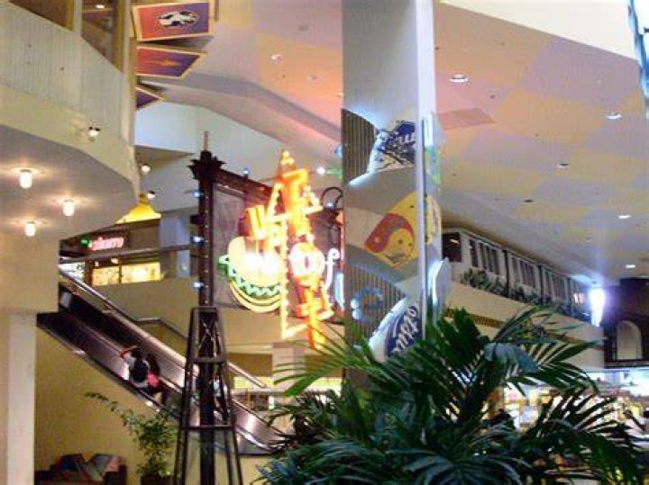 The Mallmanac Malls of my Youth Pearlridge Center, Aiea, HI