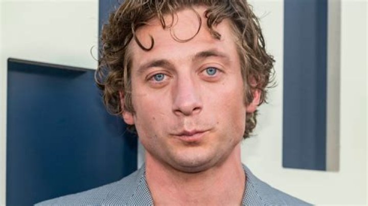 The Stunning Transformation Of Jeremy Allen White Celeb 99