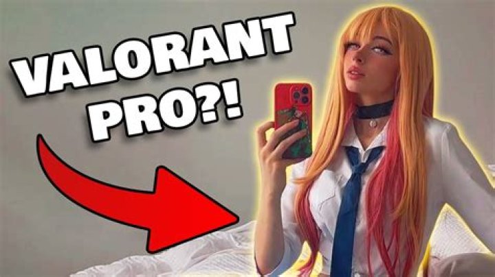 TIKTOK COSPLAYER CARRIES ME IN VALORANT... (VALORANT MONTAGE AND