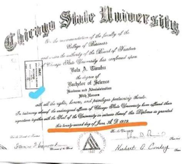 Tinubu certificate compare original and Fake Chicago University cerfi