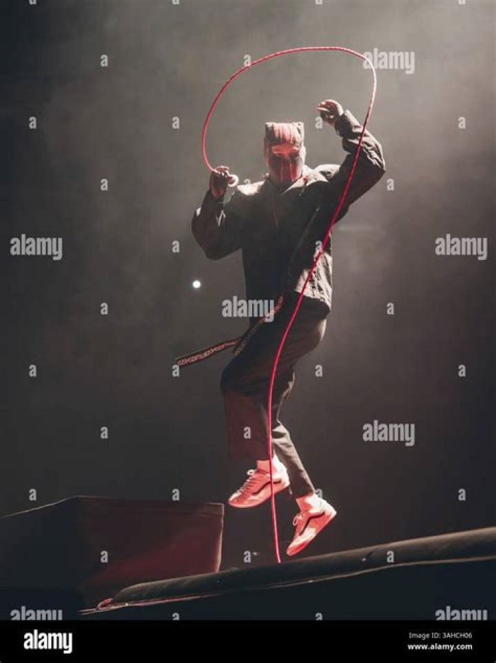 tyler joseph lead singer of twenty one pilots Twenty one pilots