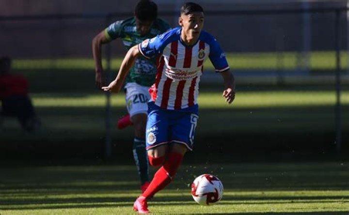 Uriel Antuna ya es jugador de Chivas El Gr&aacute;fico Historias y noticias