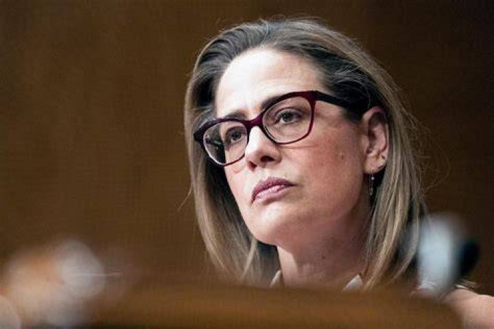 U.S. Sen. Kyrsten Sinema of Arizona leaves Democratic Party, registers