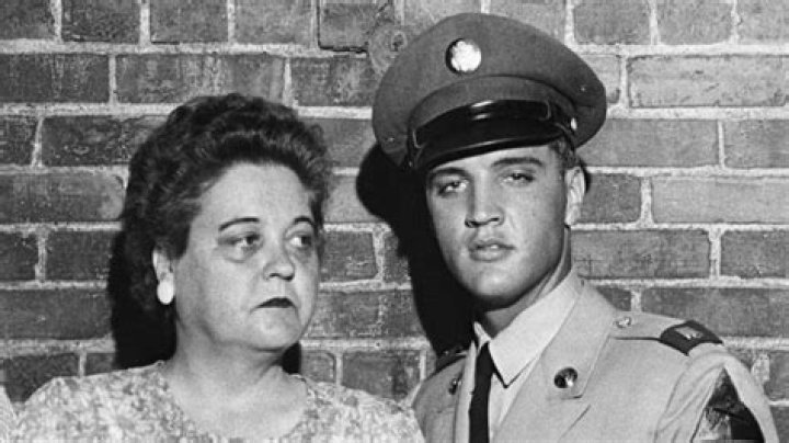 Vernon and Gladys Presley on their wedding day June 17th 1933