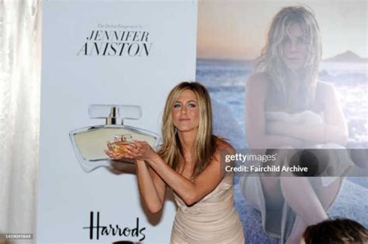 What perfume does Jennifer Aniston wear? Celebrity.fm 1 Official
