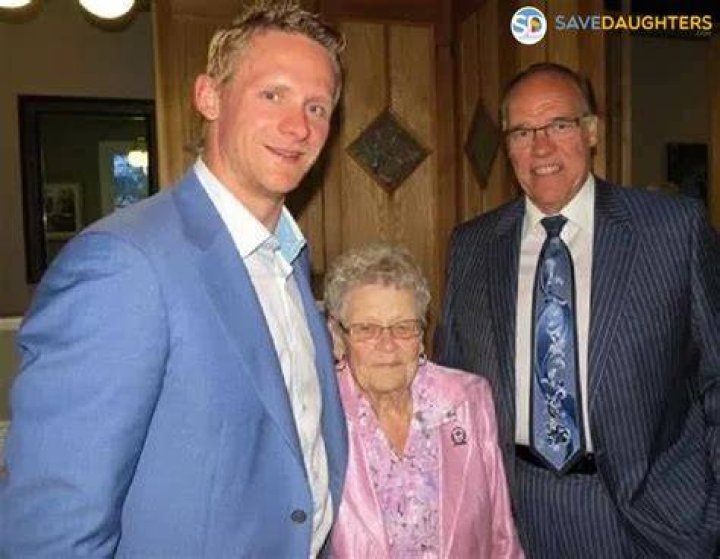 Who are Corey Perry Parents? Wife, Age, Wikipedia, Net Worth