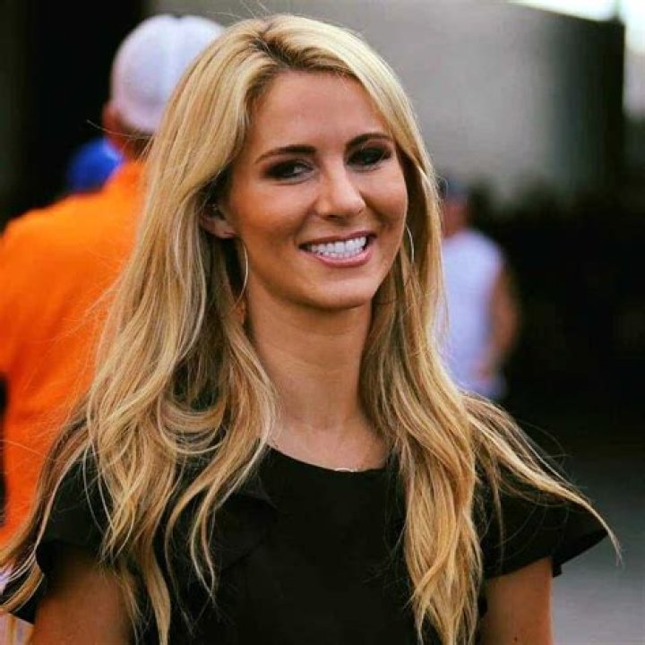 Who is Laura Rutledge? Age, children, husband, salary, career, height