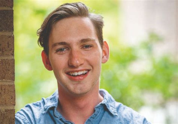 Who is Noah Smith's ExGirlfriend Heidi van Pelt?