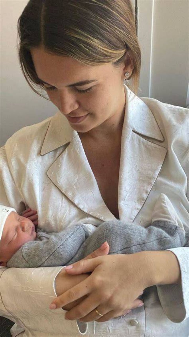 Who is the Wife of Alex Pereira? His Parents, Family, Salary